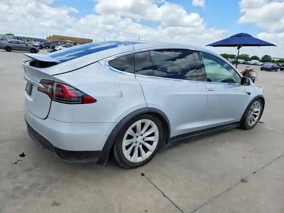 5YJXCDE21JF101252 2018 TESLA MODEL X-2