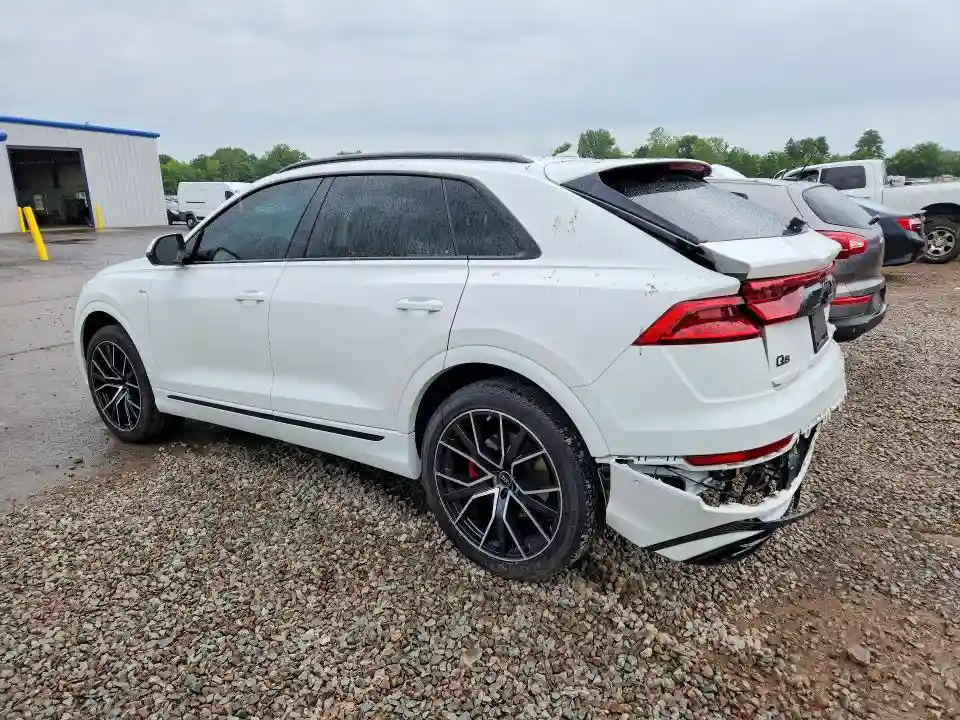 WA1EVBF11ND033652 2022 AUDI Q8-1