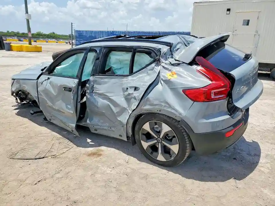YV4L12UC7T2788436 2026 VOLVO XC40-1