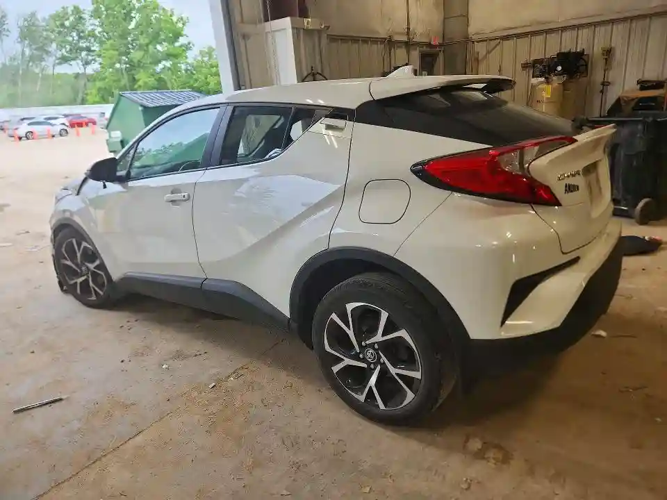 NMTKHMBX0JR013184 2018 TOYOTA C-HR-1