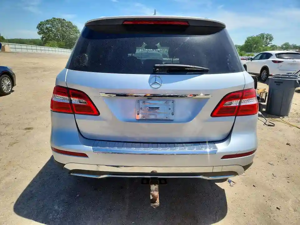 4JGDA5HB0CA009633 2012 MERCEDES-BENZ M-CLASS-5