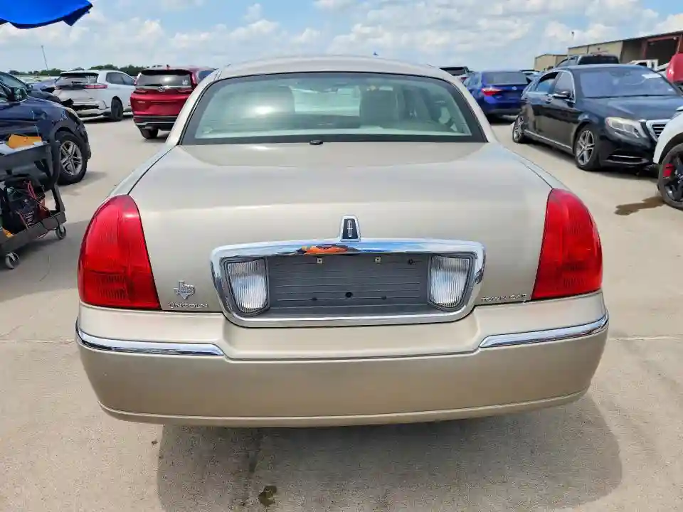 2LNBL8CV3BX763832 2011 LINCOLN TOWNCAR-5