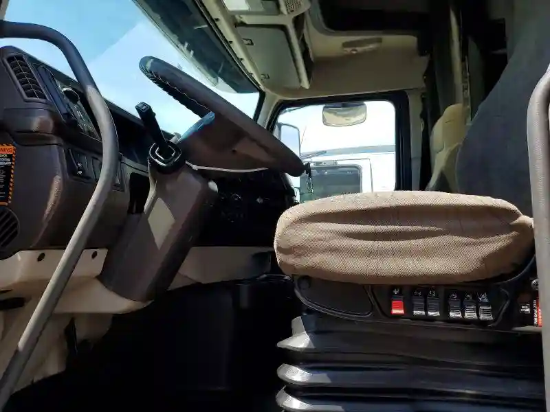 4V4M99DG9EN150111 2014 VOLVO VN-4