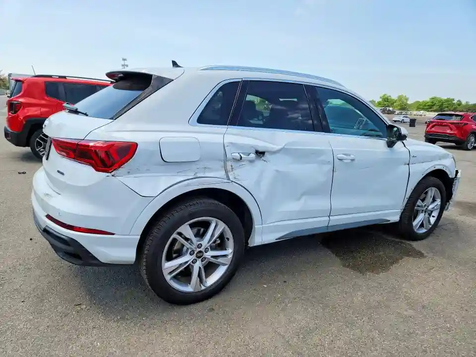 WA1EECF39R1077090 2024 AUDI Q3-2