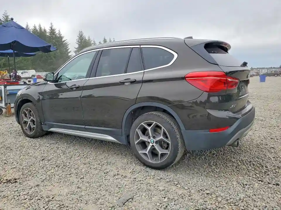 WBXHU7C33J3H43750 2018 BMW X1-1