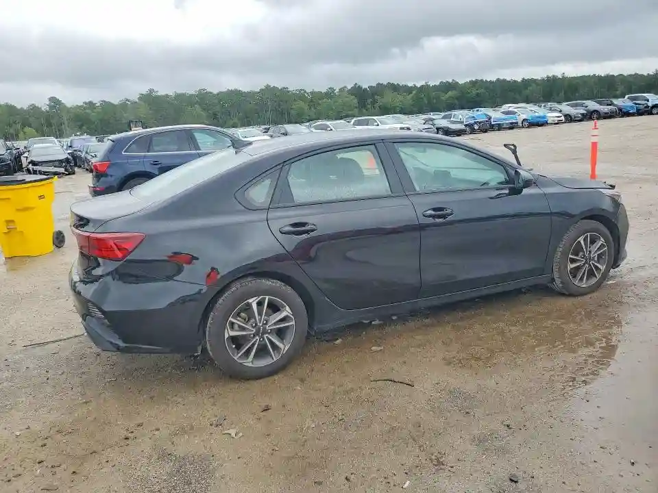 3KPF24AD8RE805682 2024 KIA FORTE LXS-2