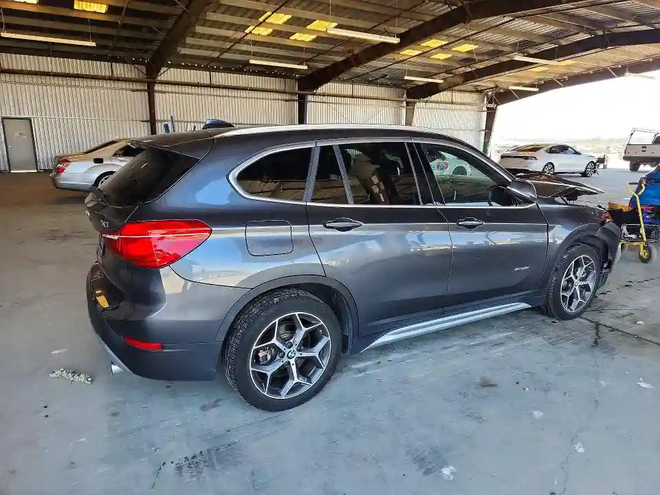 WBXHT3C37J5F91908 2018 BMW X1-2