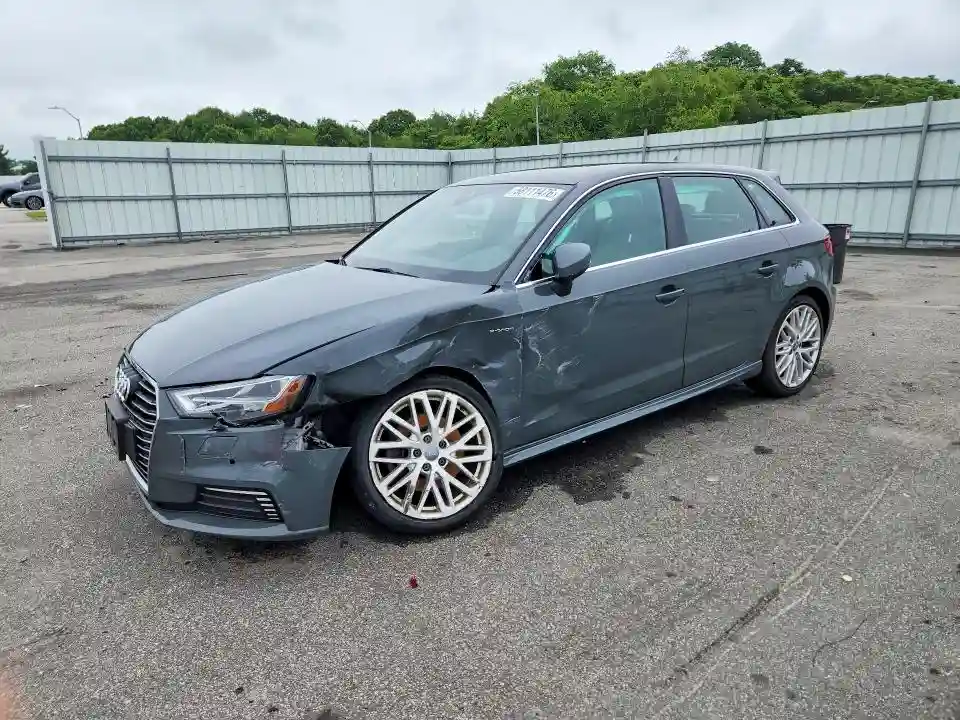 WAUSPBFF1JA067081 2018 AUDI A3-0