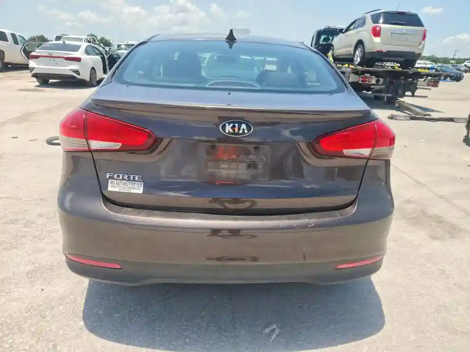 3KPFK4A73JE185998 2018 KIA FORTE-5