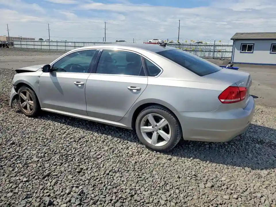 1VWBN7A34DC145281 2013 VOLKSWAGEN PASSAT-1