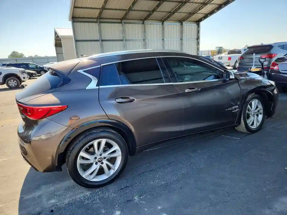 SJKCH5CP7HA031292 2017 INFINITI QX30-2
