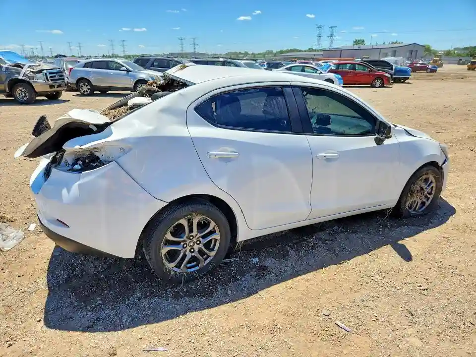 3MYDLBYV8KY506075 2019 TOYOTA YARIS-2