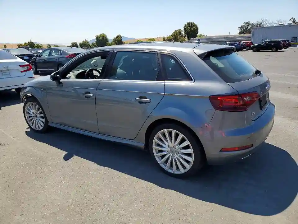 WAUTPBFF0GA048812 2016 AUDI A3-1