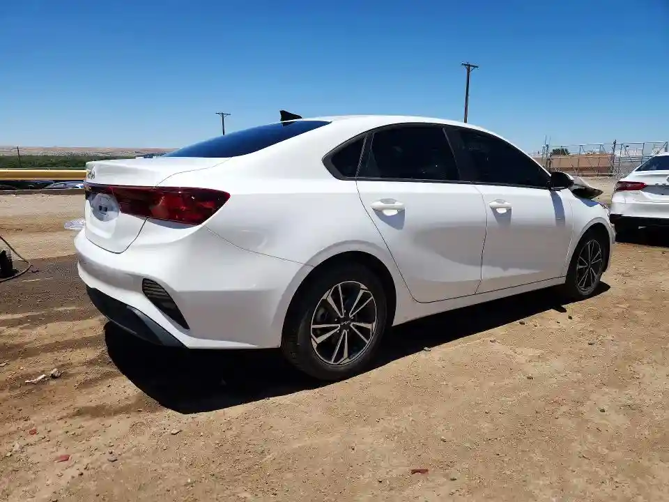 3KPF24AD6RE765439 2024 KIA FORTE-2