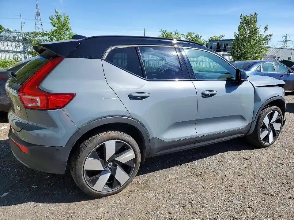 YV4ED3UM2P2948713 2023 VOLVO XC40-2