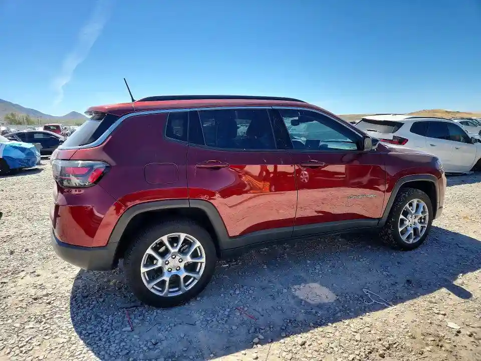 3C4NJDFB8NT165968 2022 JEEP COMPASS-2