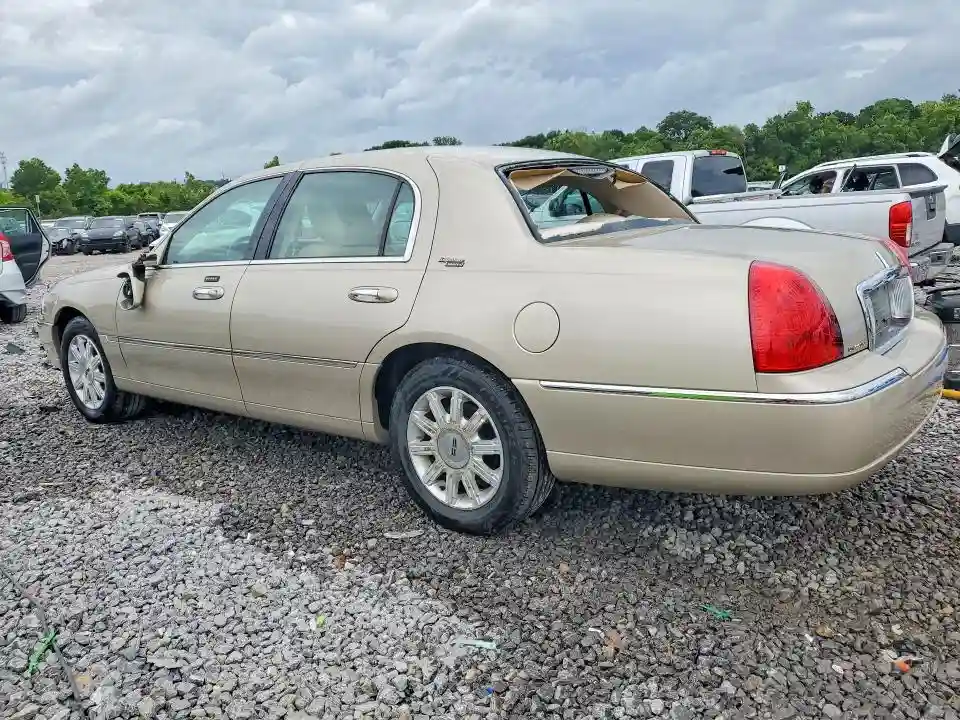 2LNBL8CV7BX754860 2011 LINCOLN TOWNCAR-1