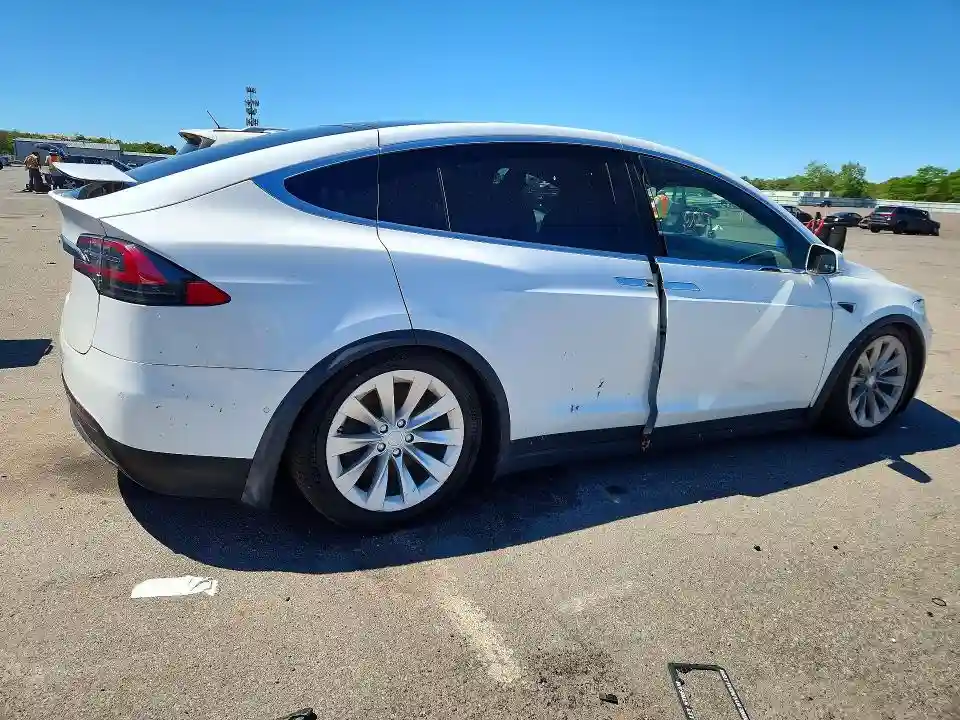 5YJXCDE23LF300791 2020 TESLA MODEL X-2