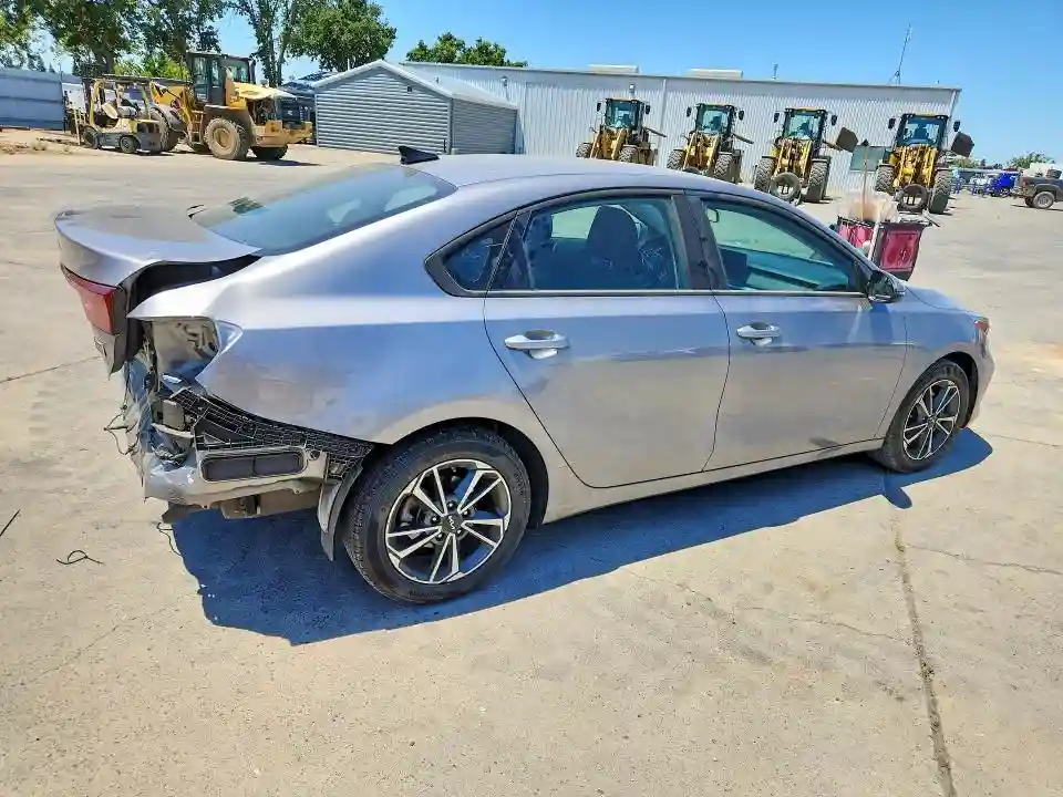 3KPF24AD3PE548119 2023 KIA FORTE LXS-2