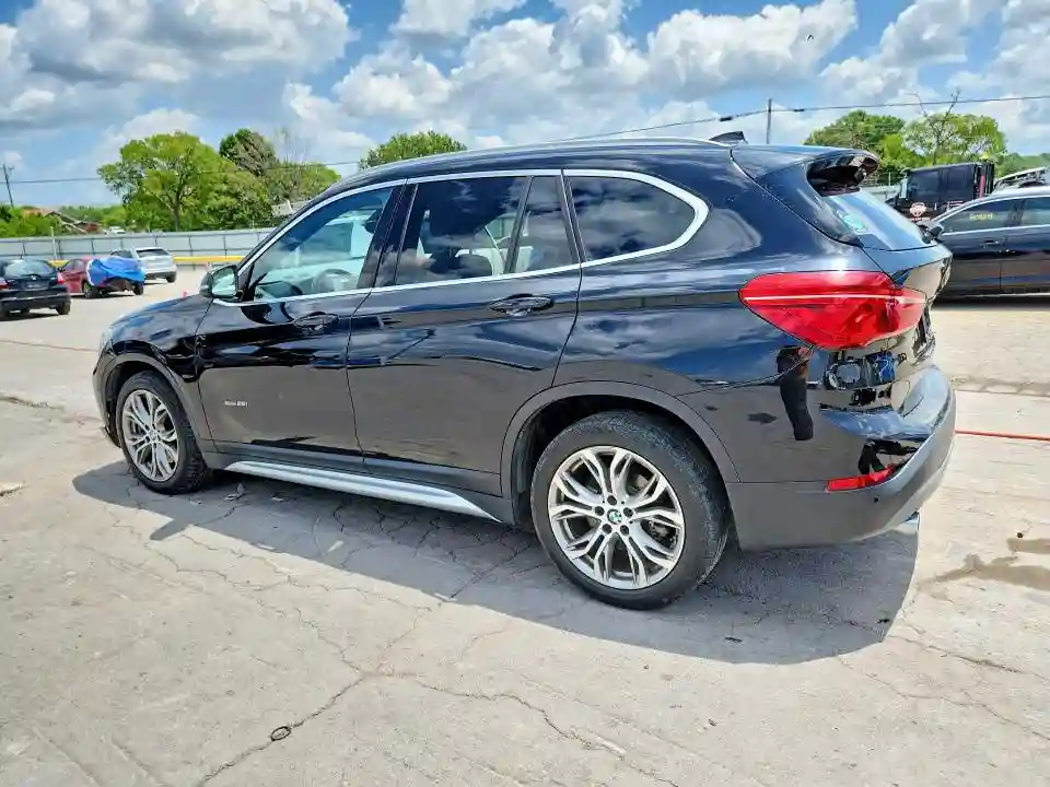 WBXHT3C30H5F80579 2017 BMW X1-1