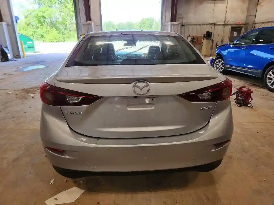 3MZBN1V32JM240620 2018 MAZDA 3-5