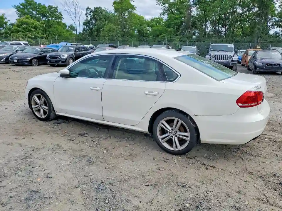 1VWBH7A32EC015878 2014 VOLKSWAGEN PASSAT-1