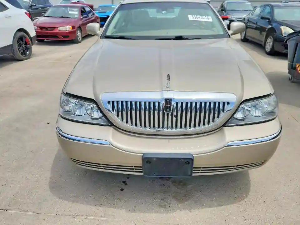 2LNBL8CV3BX763832 2011 LINCOLN TOWNCAR-4