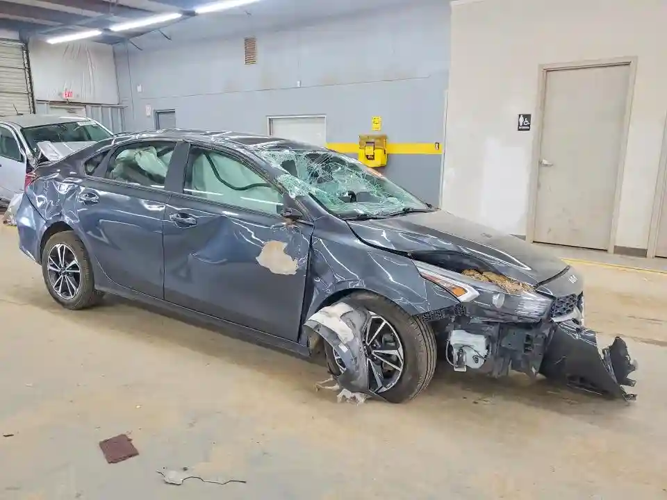 3KPF24ADXPE513612 2023 KIA FORTE-3