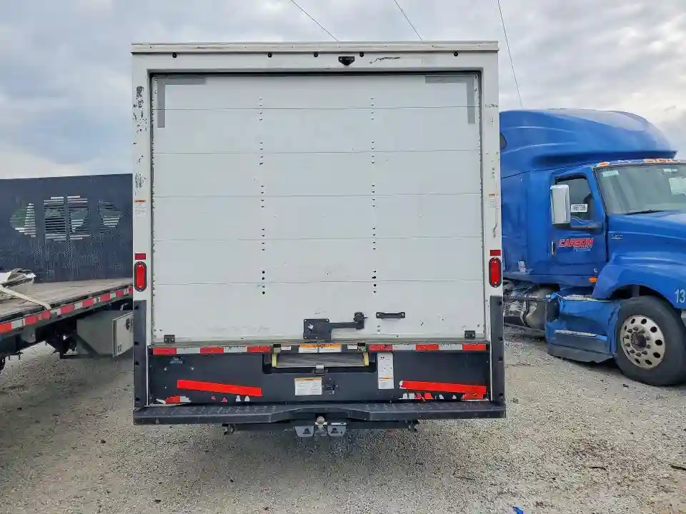 7GZ37TC74MN010691 2021 GMC SAVANA-5