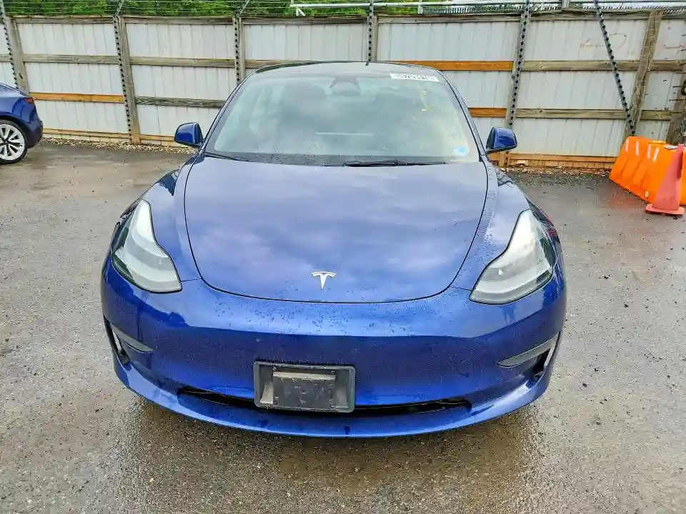 5YJ3E1EA1PF435210 2023 TESLA MODEL 3-4