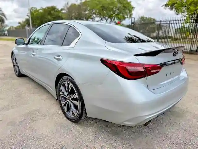 JN1CV7APXJM240091 2018 INFINITI Q50-1