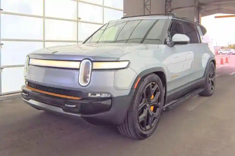 7PDSGABA4PN019950 2023 RIVIAN RIS-1
