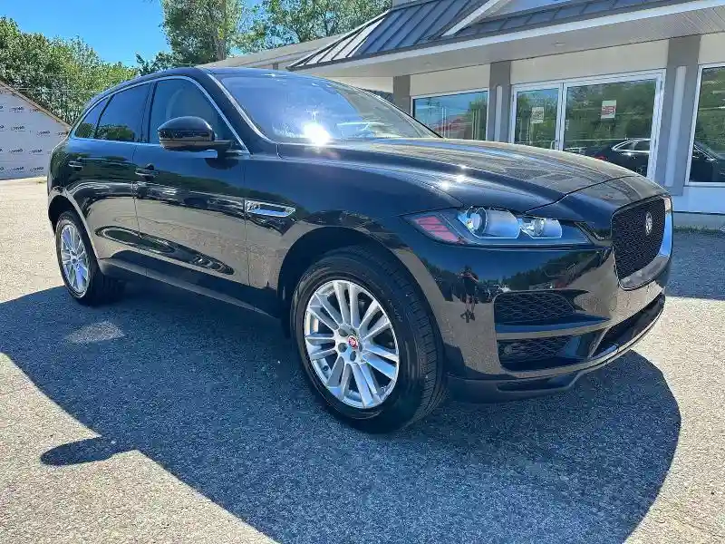 SADCK2BN7HA085506 2017 JAGUAR F-PACE-0