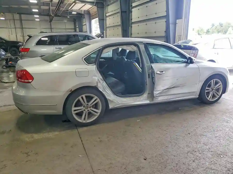 1VWBN7A39DC038842 2013 VOLKSWAGEN PASSAT-2