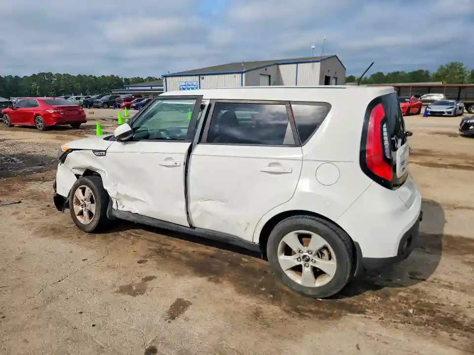 KNDJN2A20J7618669 2018 KIA SOUL-1