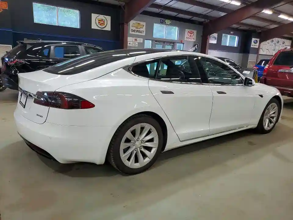 5YJSA1E25JF244333 2018 TESLA MODEL S-2
