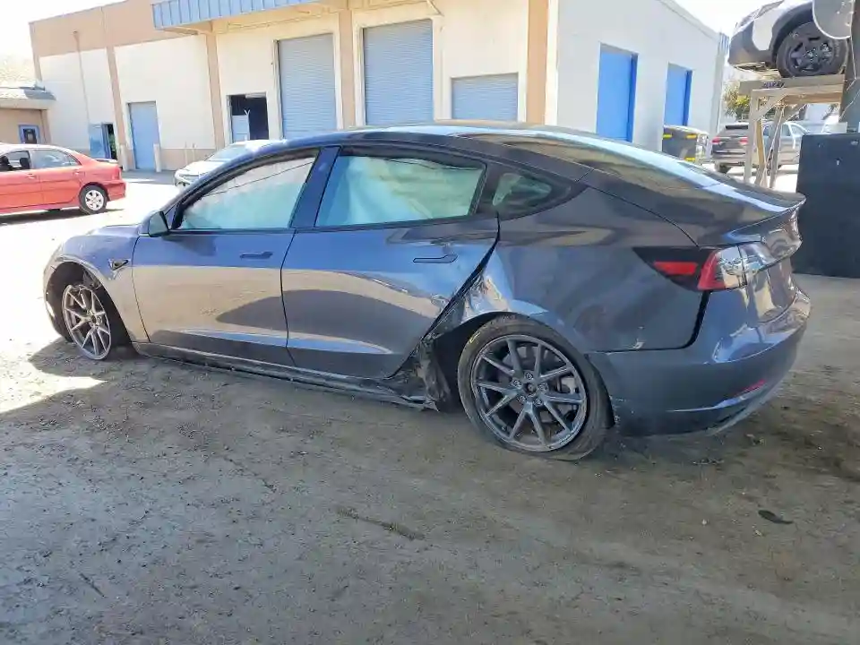 5YJ3E1EA4PF667025 2023 TESLA MODEL 3-1