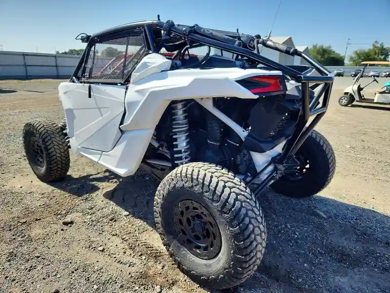 3JBVXAV42LK000097 2020 CAN-AM SIDEBYSIDE-2