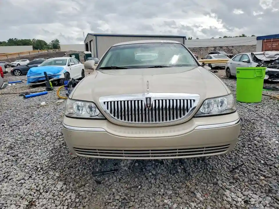 2LNBL8CV7BX754860 2011 LINCOLN TOWNCAR-4