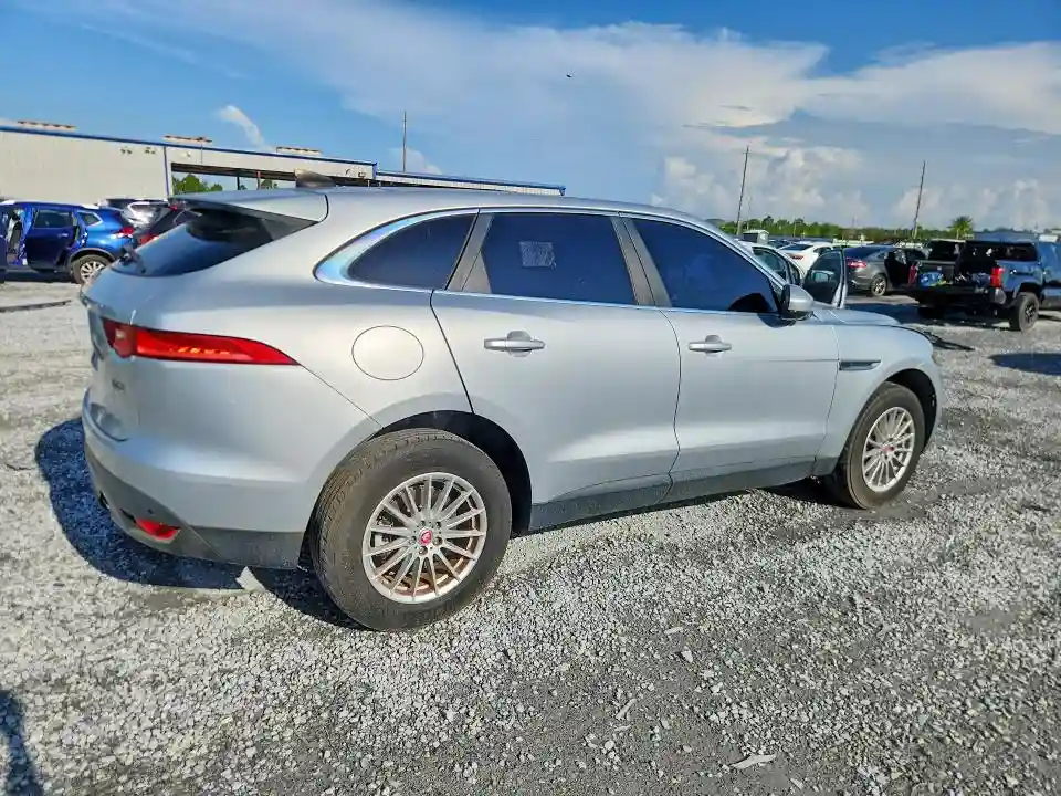 SADCS2FX8LA640435 2020 JAGUAR F-PACE-2