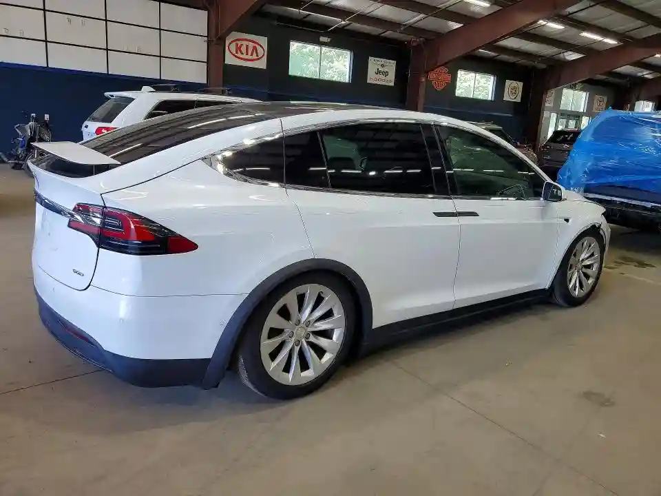 5YJXCBE2XGF027827 2016 TESLA MODEL X-2