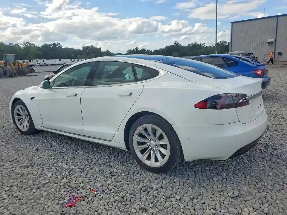 5YJSA1E24JF281793 2018 TESLA MODEL S-1
