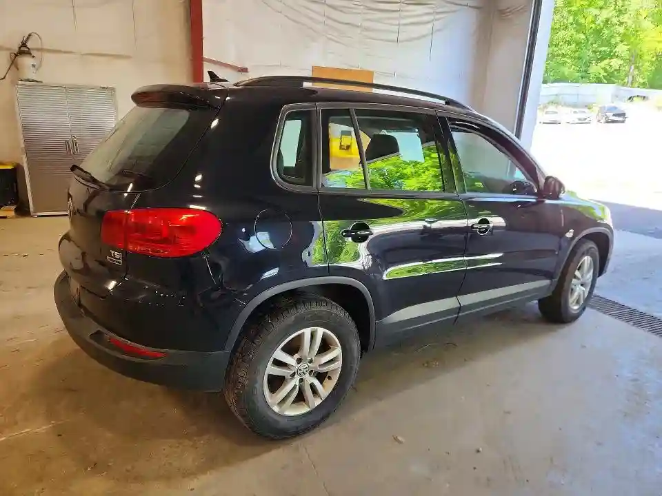 WVGBV7AX3HK000505 2017 VOLKSWAGEN TIGUAN-2