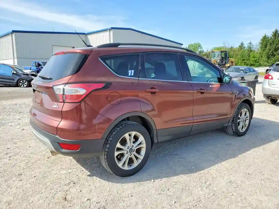 1FMCU9GD1JUB33760 2018 FORD ESCAPE-2