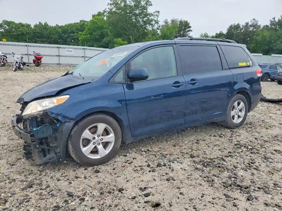 5TDKK3DC8BS045597 2011 TOYOTA SIENNA-0