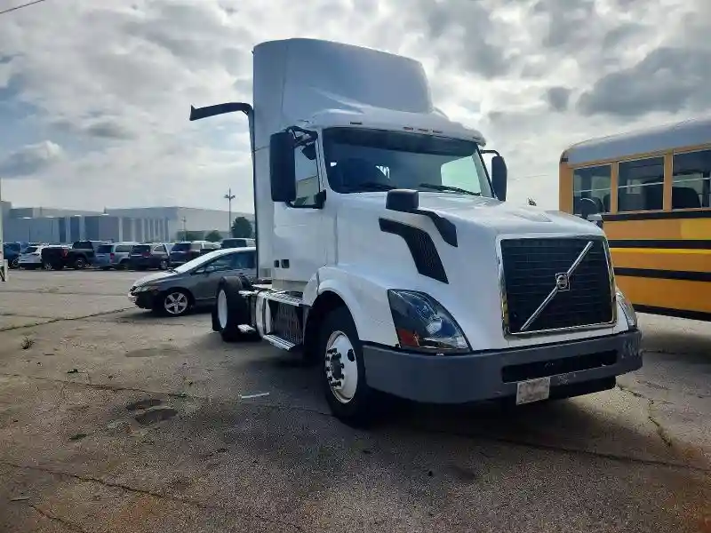 4V4N39TG7HN988178 2017 VOLVO VN-0