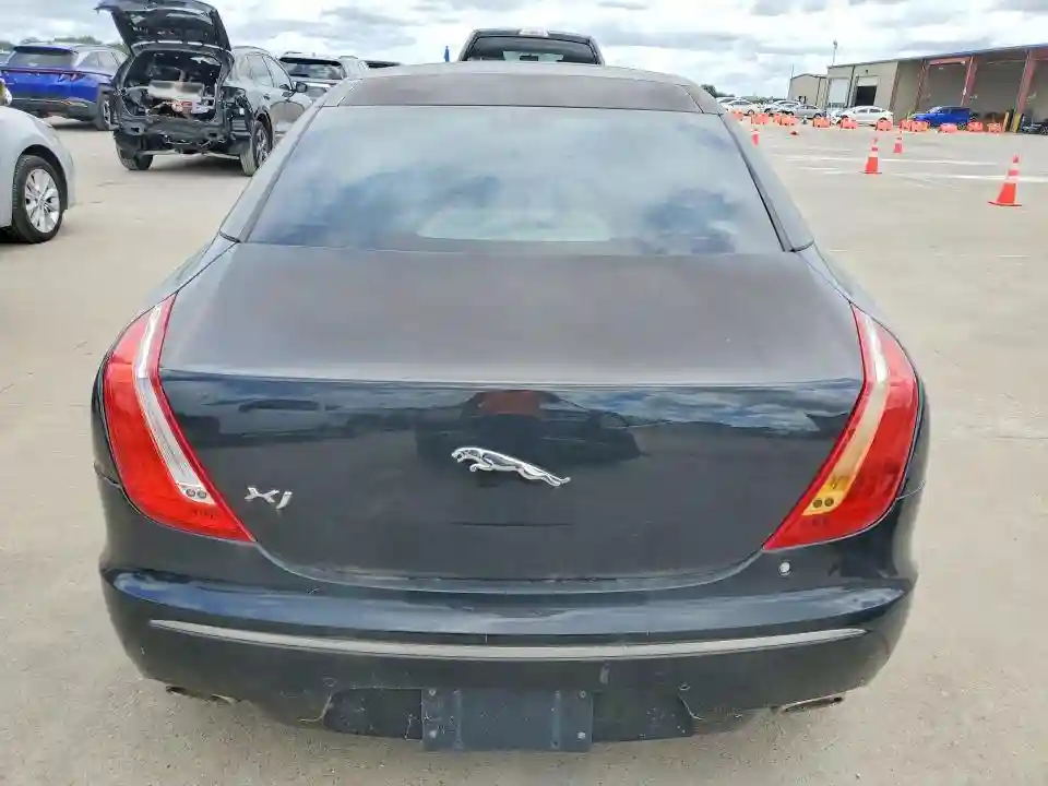 SAJWA1CB3BLV07424 2011 JAGUAR XJ-5