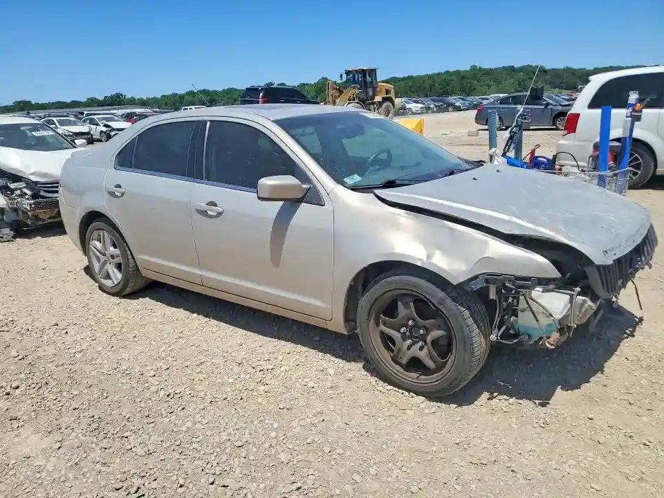 3MEHM0HA2AR642675 2010 MERCURY MILAN FWD-3