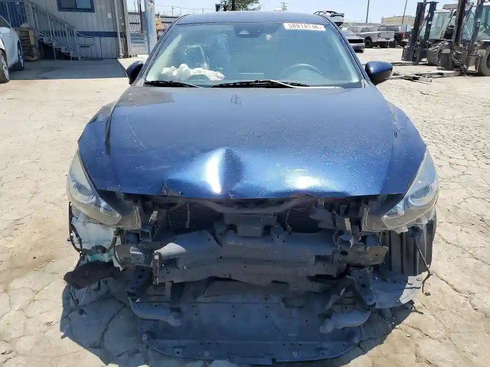 3MZBN1U78JM239640 2018 MAZDA 3-4