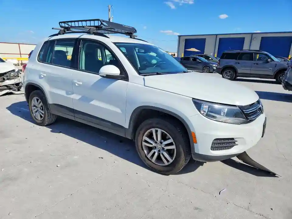 WVGAV7AX0HK038480 2017 VOLKSWAGEN TIGUAN-3